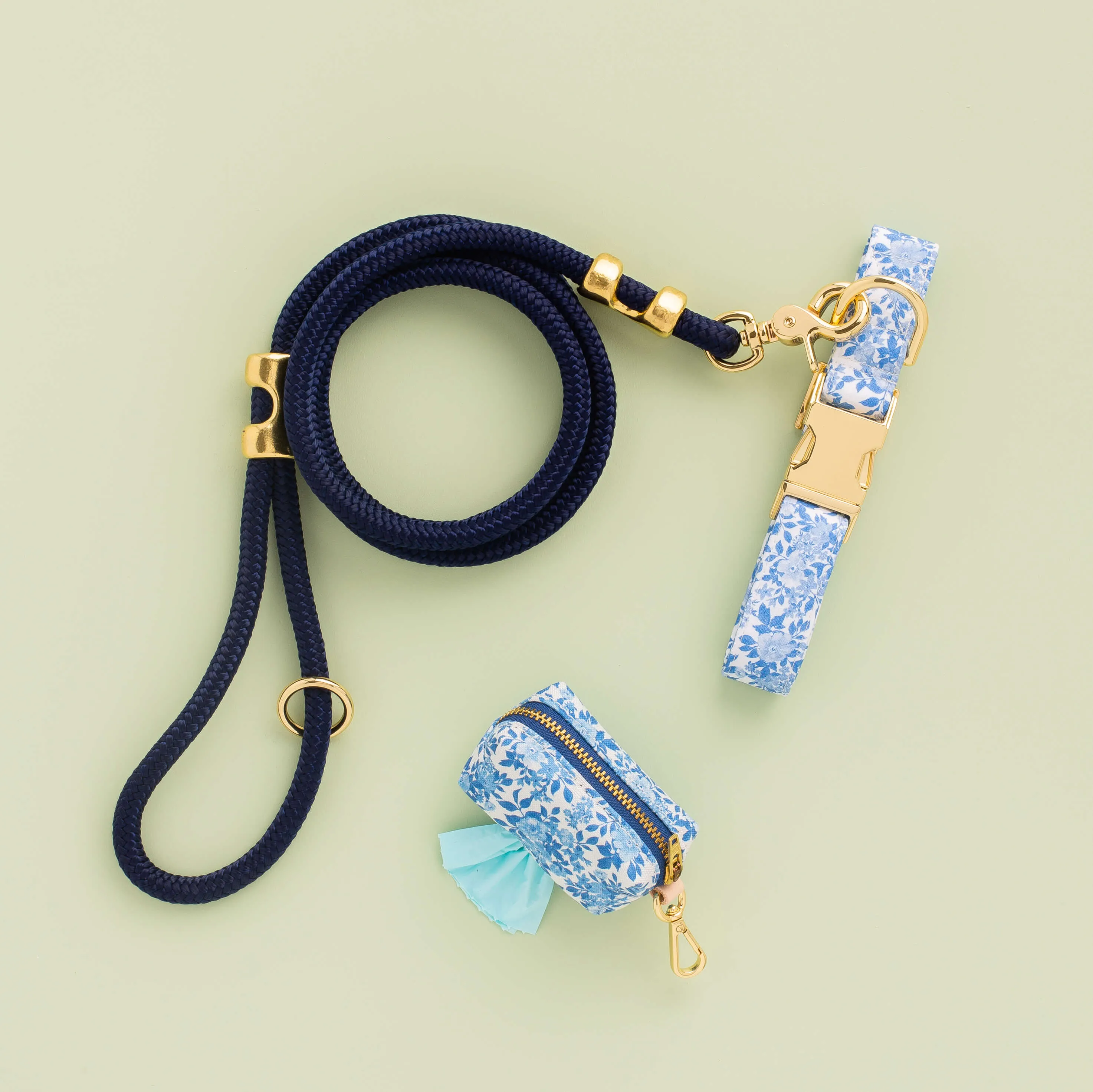 Blue Roses Collar Walk Set